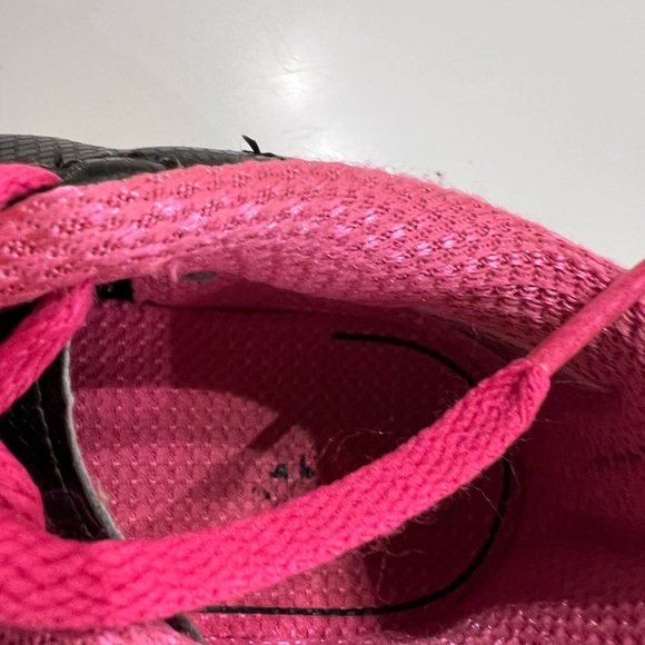 ADIDAS GIRLS BLACK/WHITE/PINK SOCCER CLEATS. SIZE 12 - Picture 11 of 12